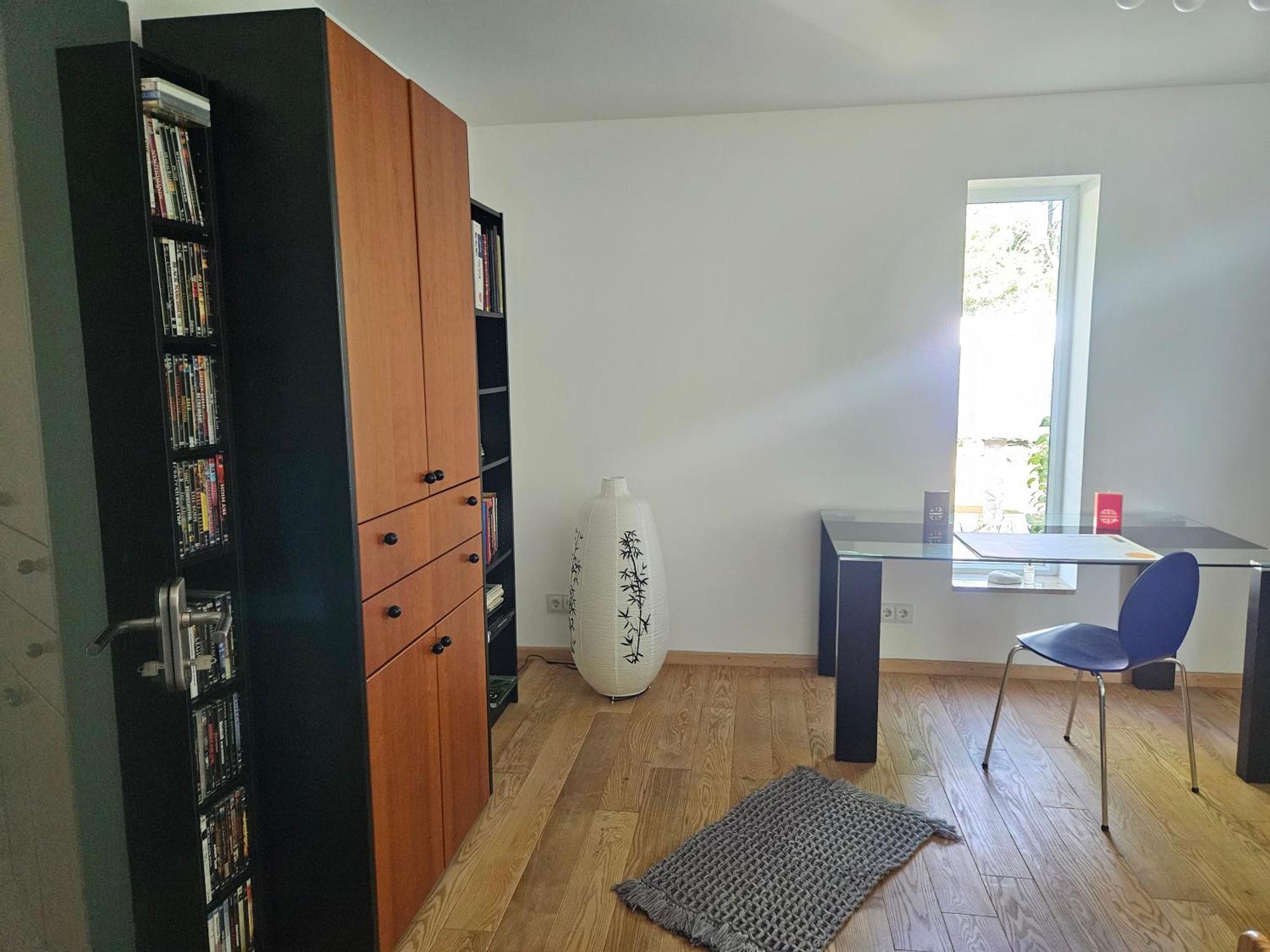 Moai - Exklusiver Rueckzugsort Fuer Geschaeftsreisen - Kostenloser Parkplatz, Wlan, Waschtrockner, Smart Tv, Qbo Essential, Ergonomischer Schreibtisch Apartment Erlangen