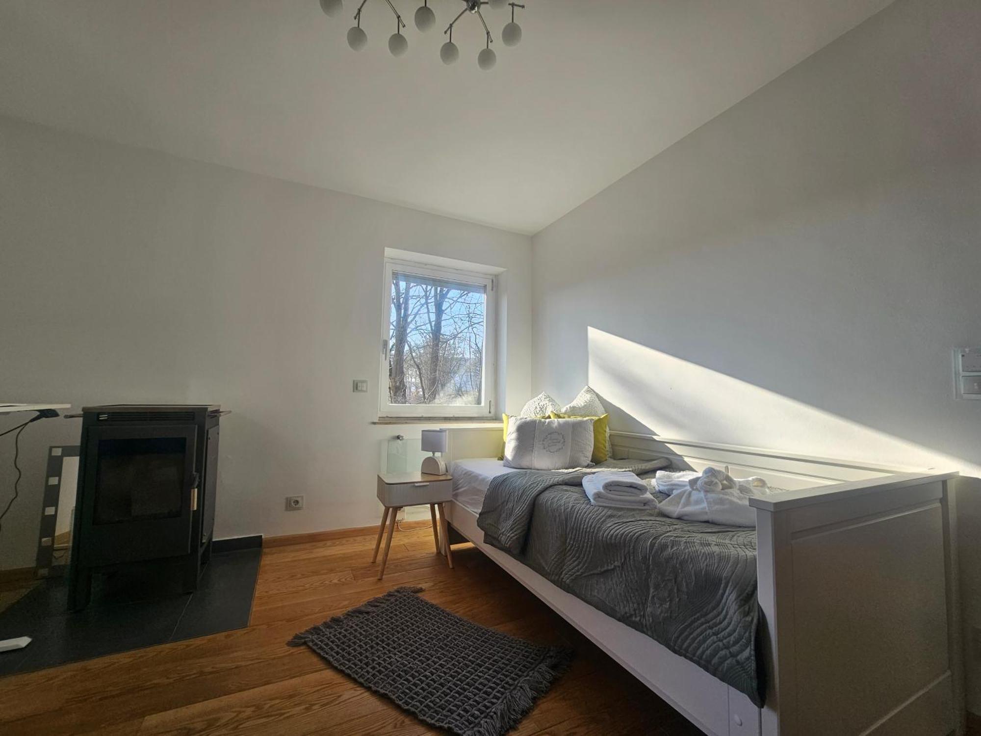 Moai - Exklusiver Rueckzugsort Fuer Geschaeftsreisen - Kostenloser Parkplatz, Wlan, Waschtrockner, Smart Tv, Qbo Essential, Ergonomischer Schreibtisch Apartment *